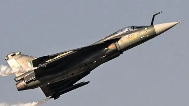 पिछले साल दुबई एयर शो के दौरान एक तेजस विमान दुर्घटनाग्रस्त होने से भारत की कोशिशों को झटका लगा था.