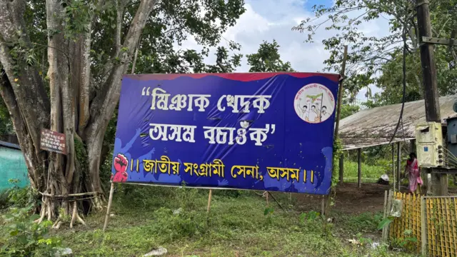 शिवसागर शहर में लगा मियां मुसलमानों को असम से खदेड़ने वाला होर्डिंग