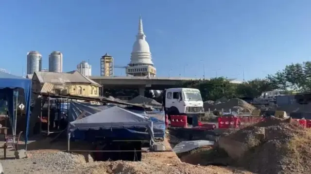 කොළඹ වරාය භූමියෙන් ගොඩගන්නා ලද මිනිස් සිරුරු සම්බන්ධ වෛද්‍ය විද්‍යාත්මක විශ්ලේෂණ කටයුතු ආරම්භ කරන ලෙස අධිකරණය විසින් අධිකරණ වෛද්‍ය නිලධාරිවරයා වෙත නියෝග කර තිබේ.