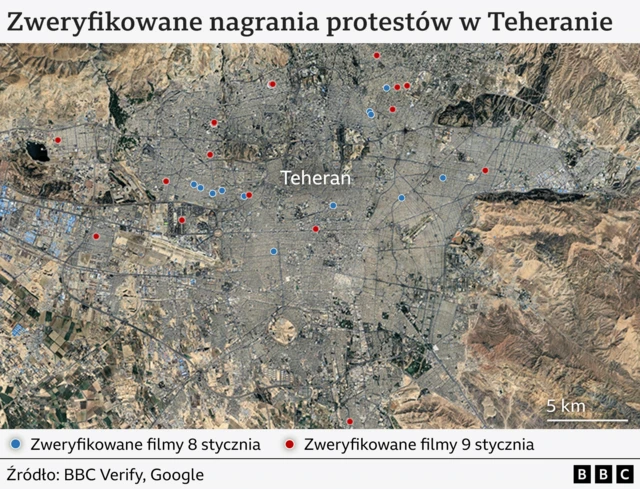 Mapa Teheranu z niebieskimi kropkami w obszarach, gdzie zweryfikowane nagrania wideo pokazywały protesty mające miejsce 8 stycznia, oraz czerwonymi kropkami w obszarach, gdzie zweryfikowane nagrania wideo pokazywały protesty z 9 stycznia