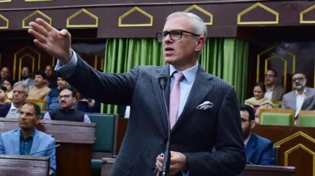 બીબીસી ગુજરાતી કાશ્મીર ફેશન શો ઓમર અબ્દુલ્લા મોડેલ રમઝાન 