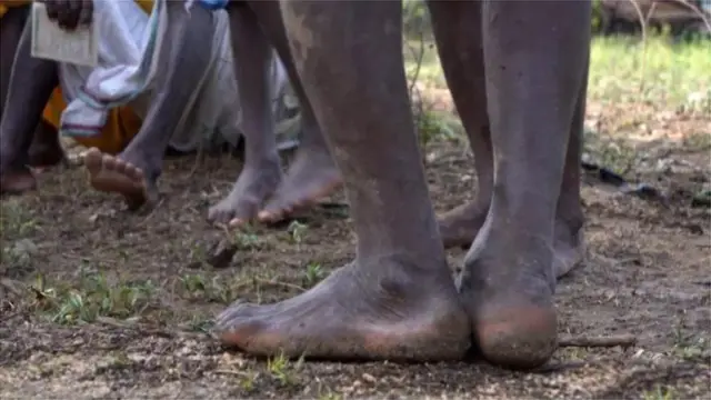 এই গ্রামের বাসিন্দারা কেউ জুতা পরে না