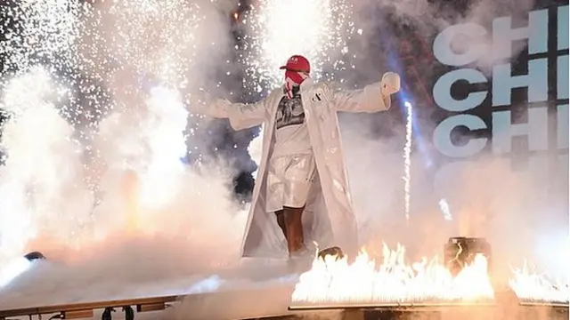 Chisora walked to the ring to the sound of Eagles hit Hotel California