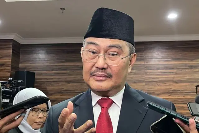 Mantan anggota Majelis Kehormatan Mahkamah Konstitusi (MKMK) Jimly Asshiddiqie saat ditemui di Aula Gedung II MK, Selasa (24/10/2023).