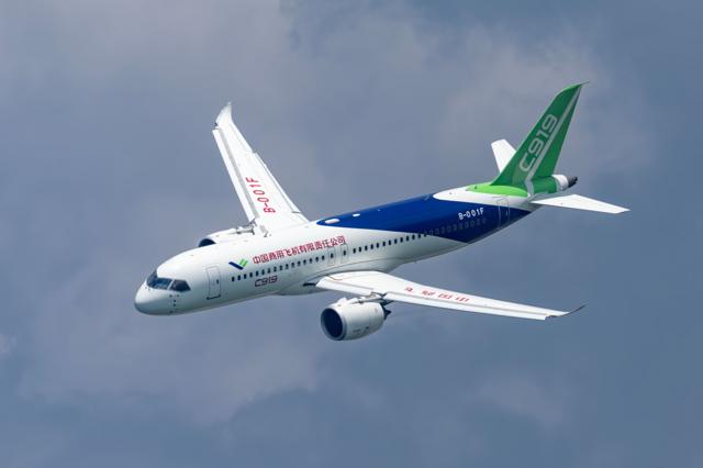 Hình ảnh Comac C919 đang bay trình diễn