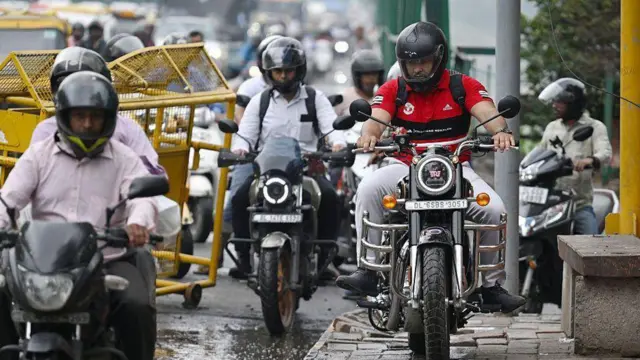 దిల్లీ, ఫుట్పాత్లు