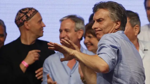 Macri bailando