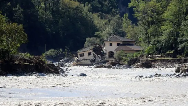 Руйнівні наслідки шторму в Італії та Франції. Фото