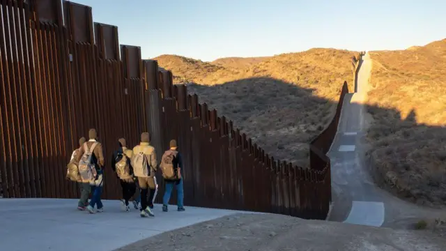 અમેરિકામાં ટ્રમ્પે સત્તા સંભાળ્યા પછી તરત જ ગેરકાયદે રહેતા પ્રવાસીઓને કાઢી મૂકવાની શરૂઆત કરી છે