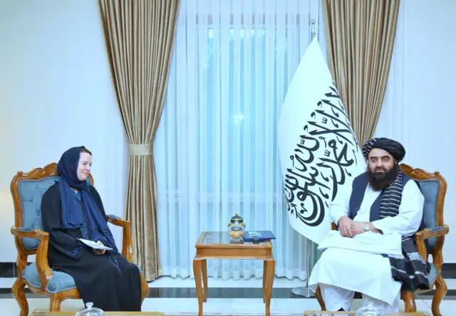 متقي او اېمي پاپ