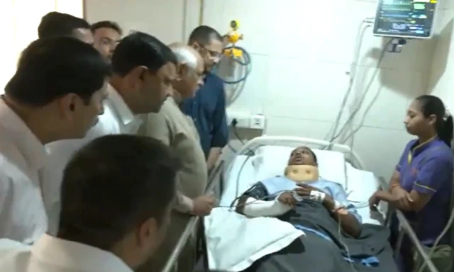 ਮੁੱਖ ਮੰਤਰੀ ਭੁਪੇਂਦਰ ਪਟੇਲ ਨੇ ਹਸਪਤਾਲ ਵਿੱਚ ਜ਼ਖਮੀਆਂ ਨਾਲ ਮੁਲਾਕਾਤ ਦੌਰਾਨ