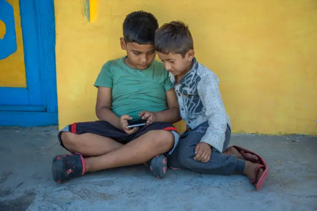 પૉર્ન વીડિયો, સોશિયલ મીડિયા, મોબાઇલ, બાળપણ, ઇન્ટરનેટની દુનિયા