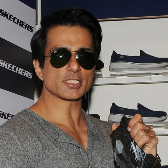 सोनू निगम, सोनू सूद