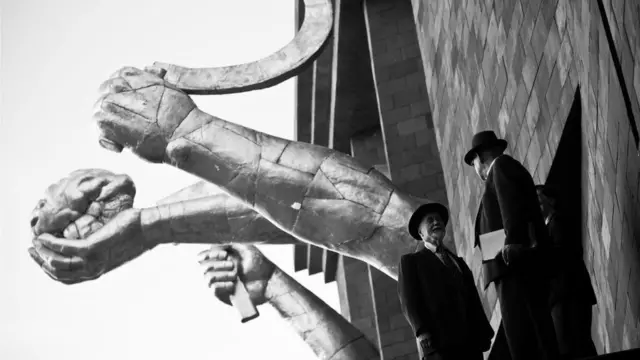 Кадры из "Дау"