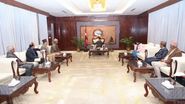 त्रीवीका पदाधिकारीसहित आयोगका सदस्य शिक्षा मन्त्री विद्या भट्टराई र प्रधानमन्त्री ओलीसँग 