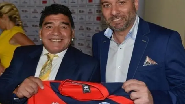 مارادونا با پیراهن بیگلزوید یونایتد عکس گرفته؟ اگر مدرک می‌خواهید اینجاست