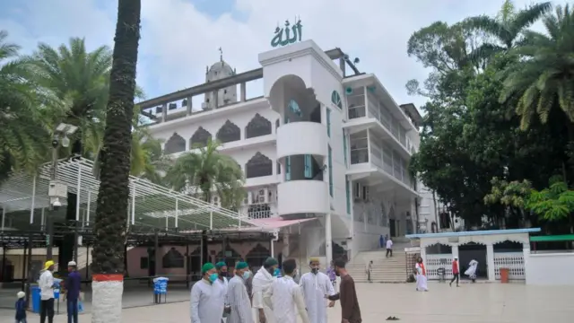 সিলেটে শাহজালালের মাজার