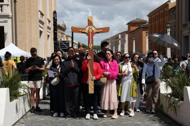 kardinali, vatikan, kardinali biraju novog papu, crni dim, dimni signali u vatikanu