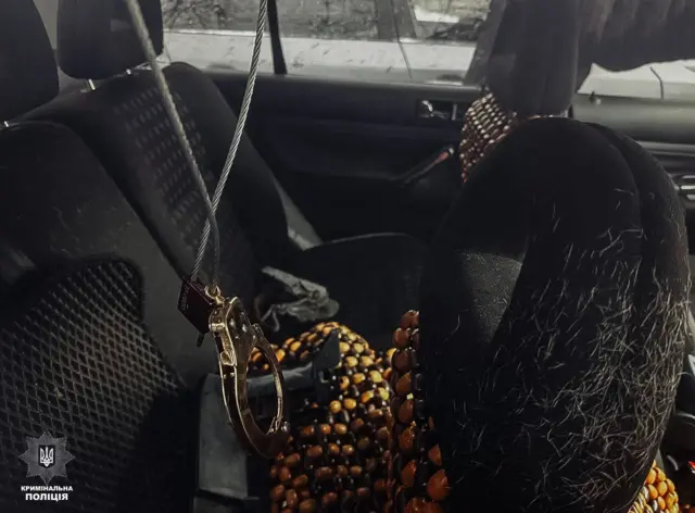 У машині викрадача знайшли кайданки