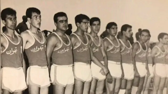 محمود مشحون نفر ششم از سمت چپ