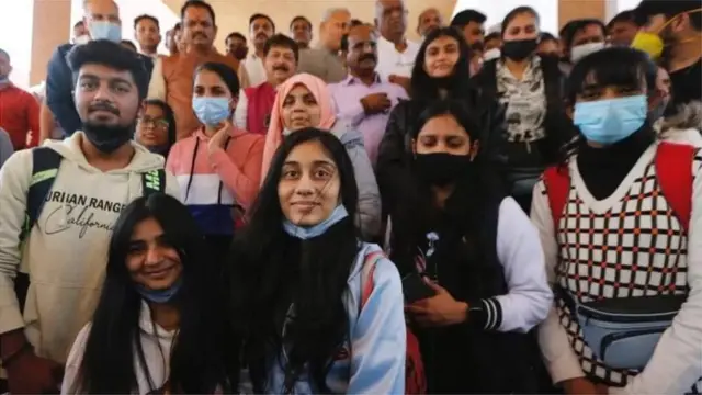 યુક્રેનથી ભારત આવેલા વિદ્યાર્થીઓ