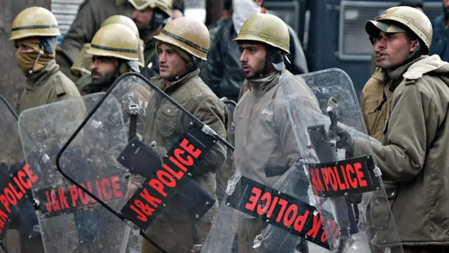 कश्मीर में पुलिस