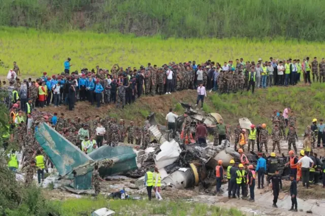 কাঠমান্ডুতে বিধ্বস্ত বিমানের ধ্বংসাবশেষ