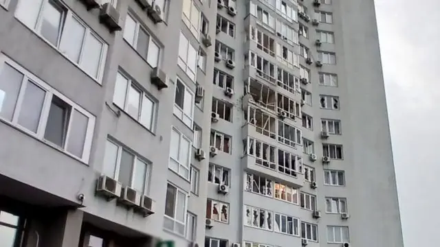 Постраждала багатоповерхівка в Києві