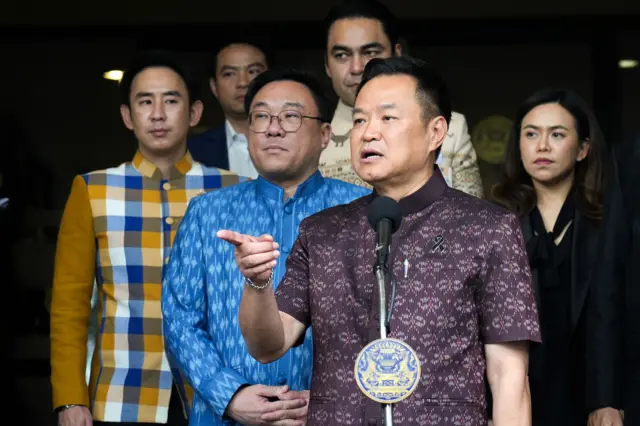 นายอนุทิน ชาญวีรกูล นายกรัฐมนตรี ให้สัมภาษณ์หลังการประชุม ครม. เมื่อ 12 พ.ค. 2568