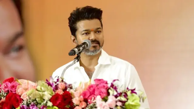 நடிகர் விஜய் கட்சி மாநாட்டை நடத்துவதில் பிரச்னைகளைச் சந்திப்பது ஏன்? - BBC  News தமிழ்