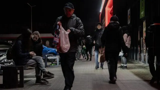 बिजली कटौती से मुश्किल होता जा रहा यूक्रेनवासियों का जीवन