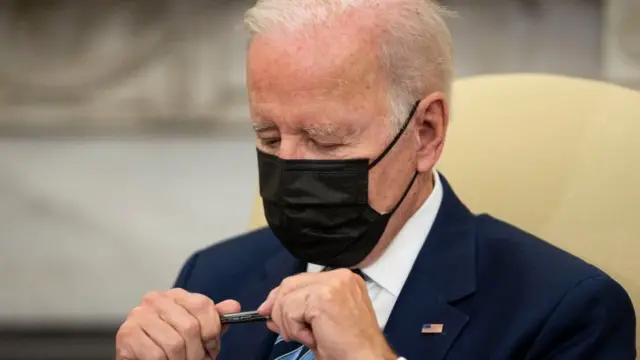 Tổng thống Joe Biden trong cuộc hội đàm với hai nhà lãnh đạo Canada và Mexico