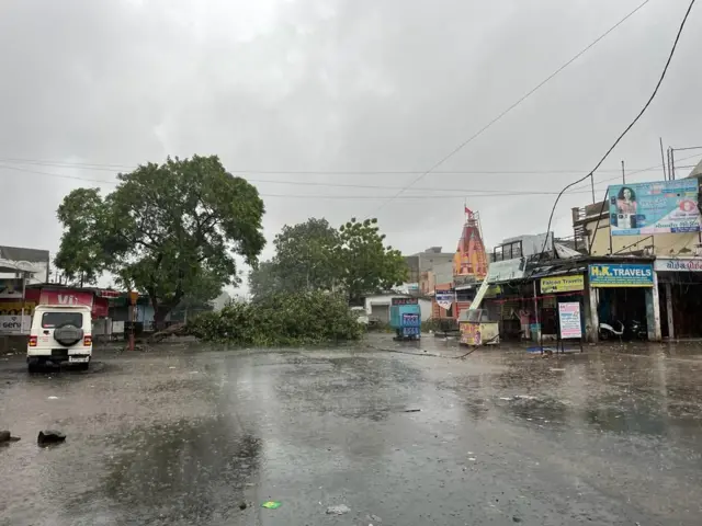 વાવાઝોડાને કારણે ભારે પવન કેમ ફૂંકાઈ રહ્યો છે