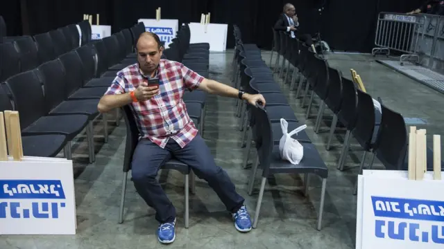 A man looks at Israeli TV exit polls at a Likud party event in Tel Aviv (17 September 2019)