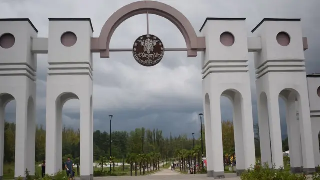 Вход в центральный парк в Цхалтубо