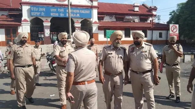 ਰੇਲਵੇ ਸਟੇਸ਼ਨਾਂ ਦੀ ਸੁਰੱਖਿਆ ਲਈ ਰੈਪਿਡ ਐਕਸ਼ਨ ਫੋਰਸ ਨੂੰ ਪੰਜਾਬ ਪੁਲਿਸ ਦੇ ਨਾਲ ਤੈਨਾਤ ਕੀਤਾ ਗਿਆ ਹੈ।