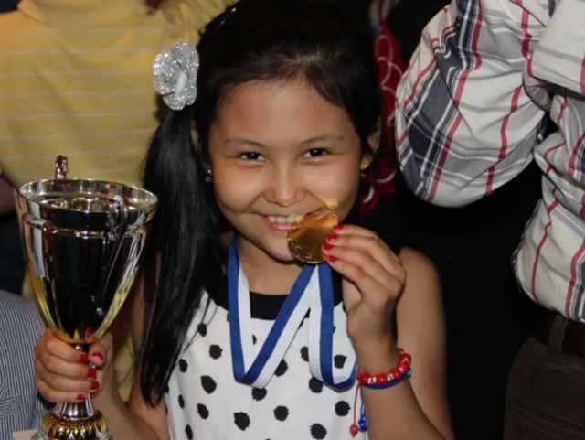 Bibisara Assaubayeva
ŞAHMATÇI Şahmatçı 