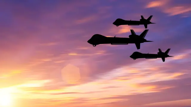 طائرات عسكرية مسيّرة قتالية في النزاعات العسكرية- صورة فوتوغرافية.