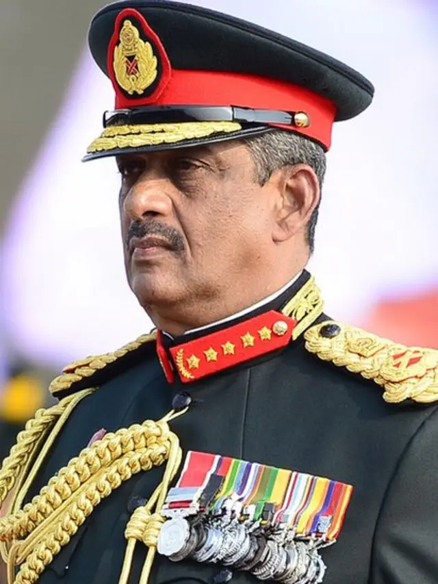 ராணுவத்தில் இருந்தபோது பொன்சேகா.