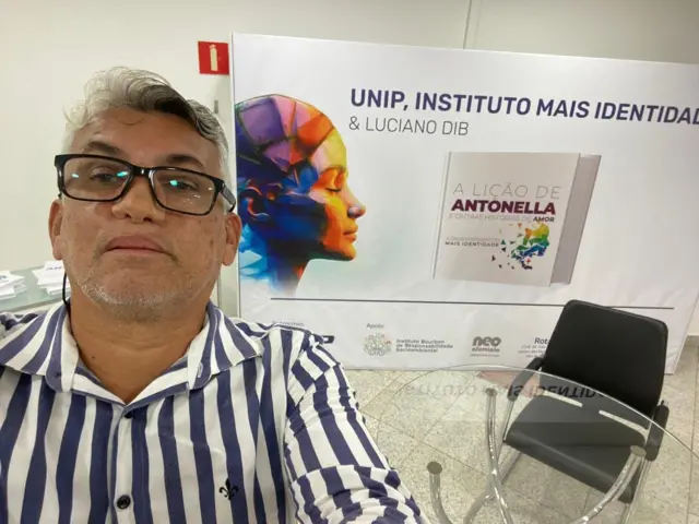 Emerson teve um tumor no rosto e perdeu grande parte da pele do nariz