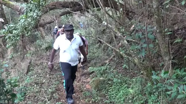 ඉඹුල්පේ ප්‍රාදේශීය සභාවේ සභාපතිවරයා ඇතුළු පිරිසක් 'නව මාර්ගය' දිගේ ලෝකාන්තයට ගිය අවස්ථාවක්.