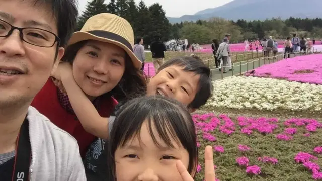 Yumiko Suzuki com o seu marido e dois filhos