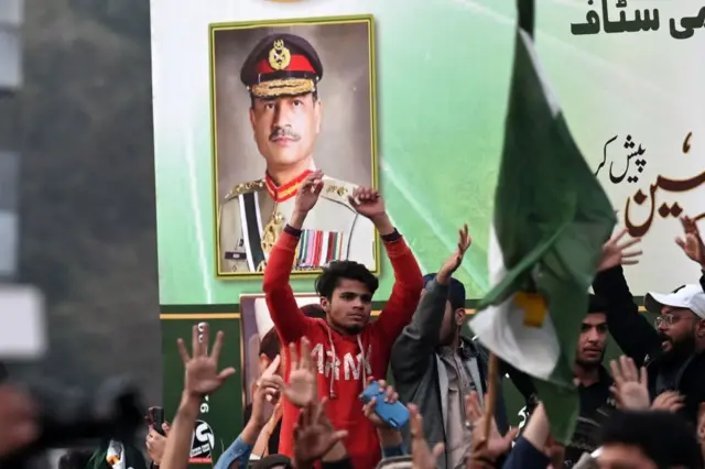 ڈیجیٹل دہشتگردی، پاکستان، فوج