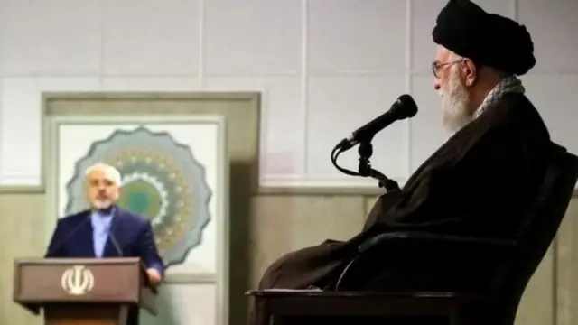 خامنه ای در کنار جواد ظریف