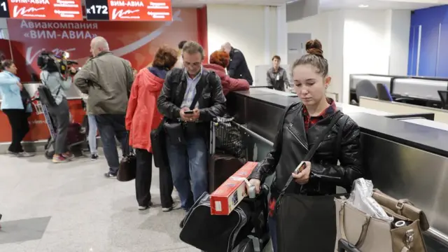 Пассажиры "ВИМ-Авиа" в аэропорту