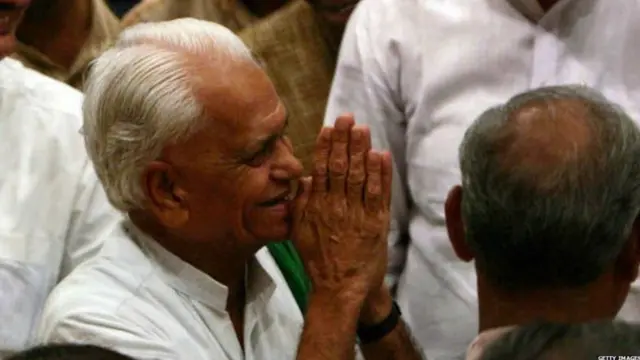 ભજન, ભક્તિ-સંગીતથી યુવાઓ સુધી પહોંચવાની કોશિશ કરી.