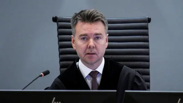 Efjestad Jon Sverdrup bíró a bíróságon, az ítélethirdetés során a Marius Borg Høiby elleni ügyben Oslóban.