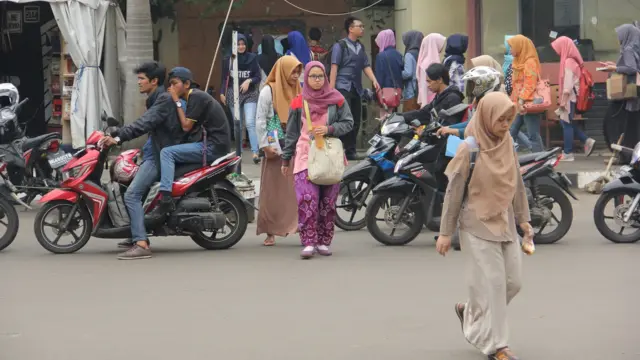 mahasiswa berjilbab