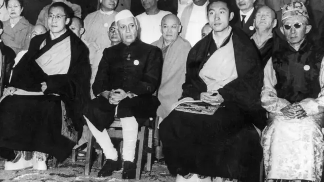 نہرو، دلائی لامہ