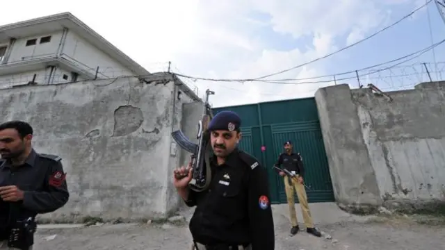 एबटाबाद में ओसामा की मौत के बाद तैनात पाकिस्तानी पुलिसकर्मी